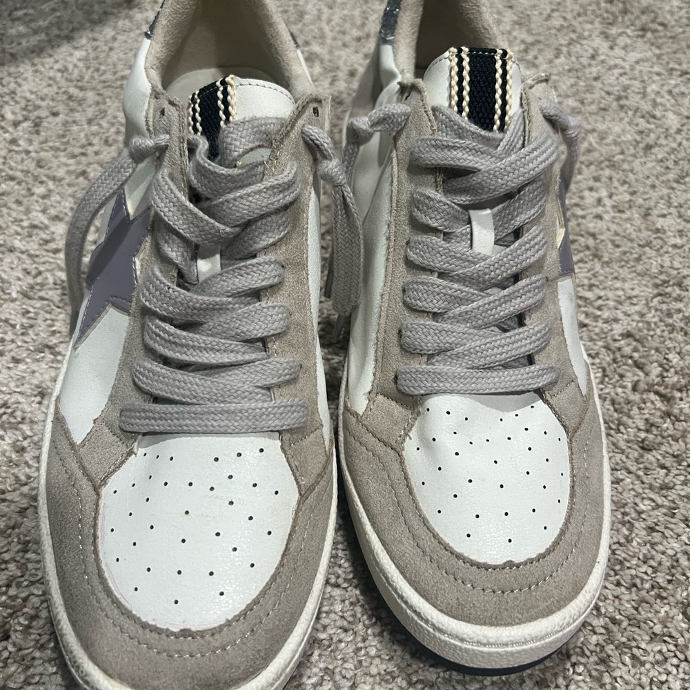 TALULAH Gray and White Women's Sneakers